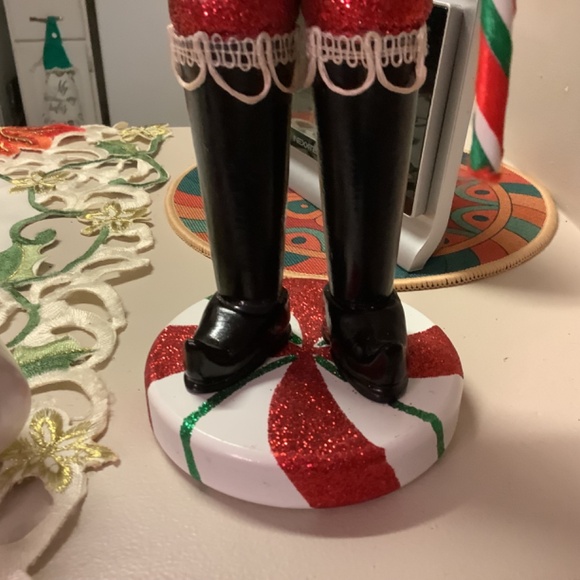 Candy cane nutcracker - Picture 4 of 7